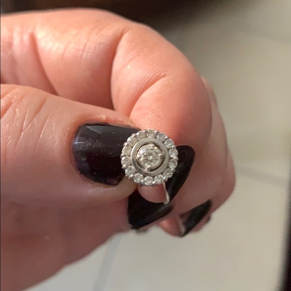 DIAMOND STUDS - Picture 3 of 6